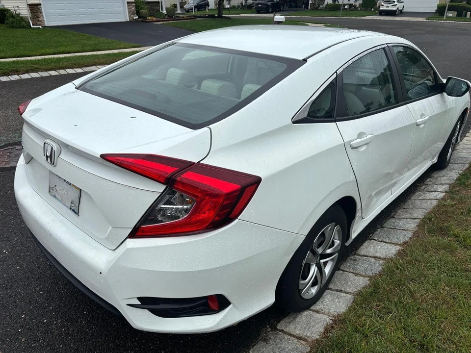 2017 Honda Civic 10th Gen - Image 5 of 12
