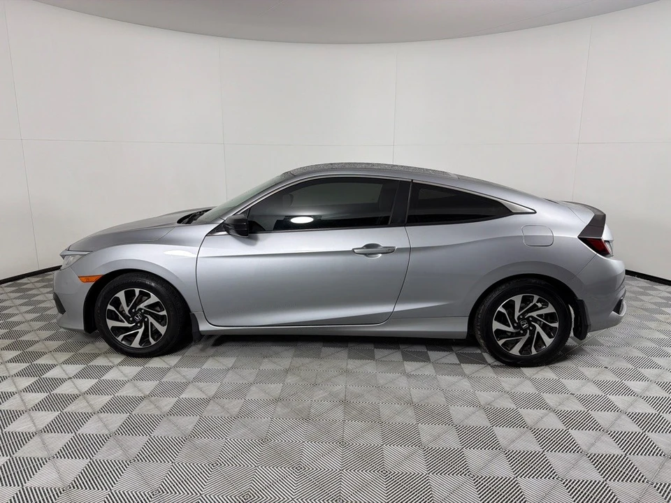 2017 Honda Civic 10th Gen - Image 8 of 23