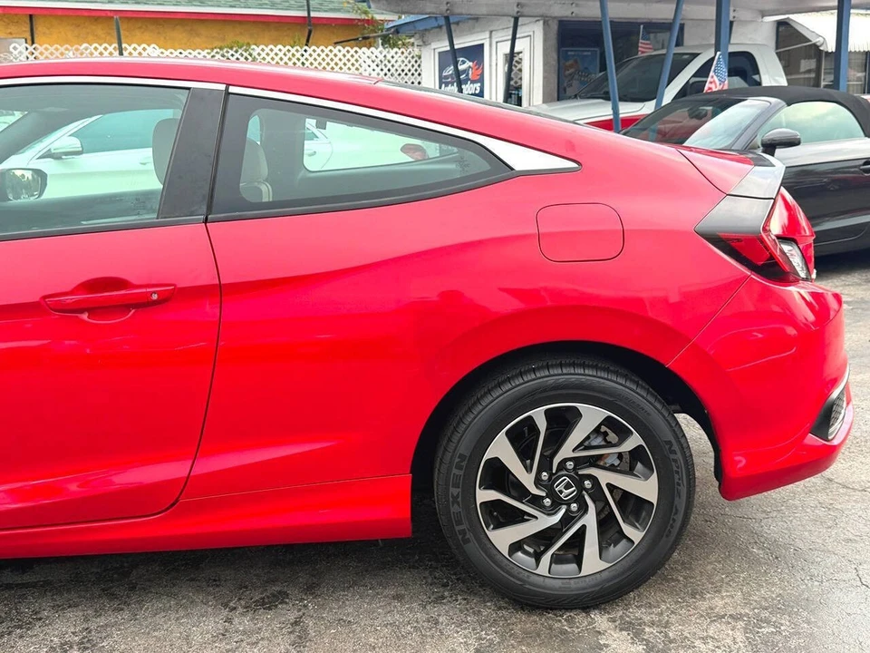 2017 Honda Civic 10th Gen - Image 14 of 31