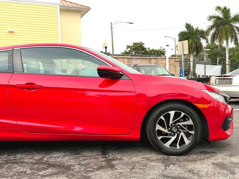 2017 Honda Civic 10th Gen - Image 10 of 31