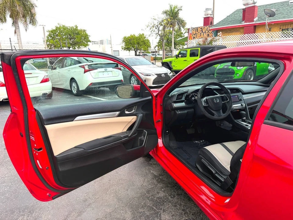 2017 Honda Civic 10th Gen - Image 19 of 31