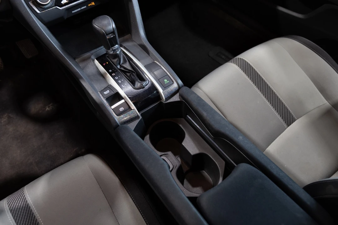 2017 Honda Civic 10th Gen - Image 24 of 31