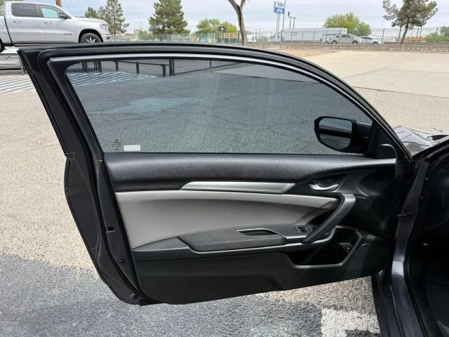 2017 Honda Civic 10th Gen - Image 13 of 19