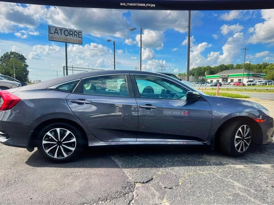 2017 Honda Civic 10th Gen - Image 5 of 8