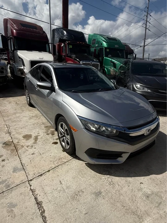 2017 Honda Civic 10th Gen - Image 2 of 5