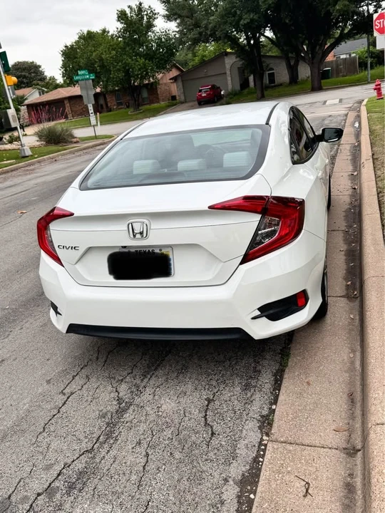 2017 Honda Civic 10th Gen - Image 7 of 13