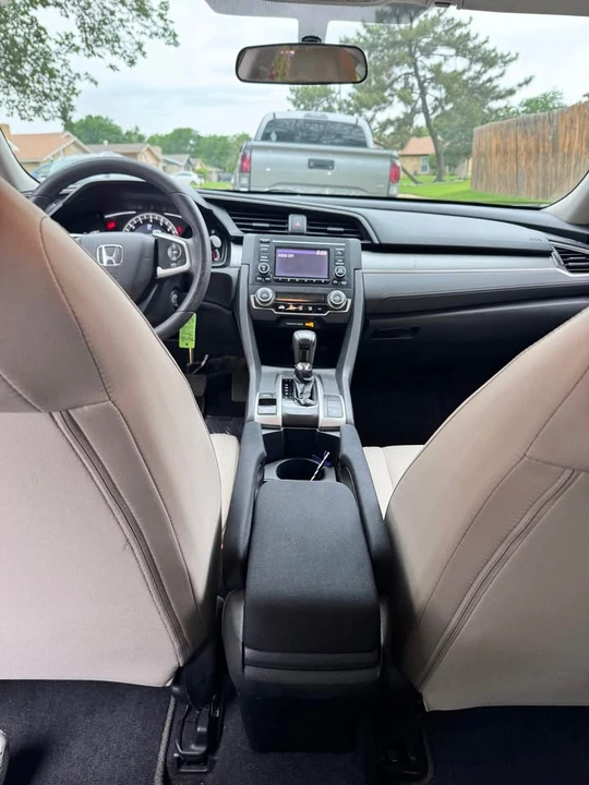 2017 Honda Civic 10th Gen - Image 8 of 13