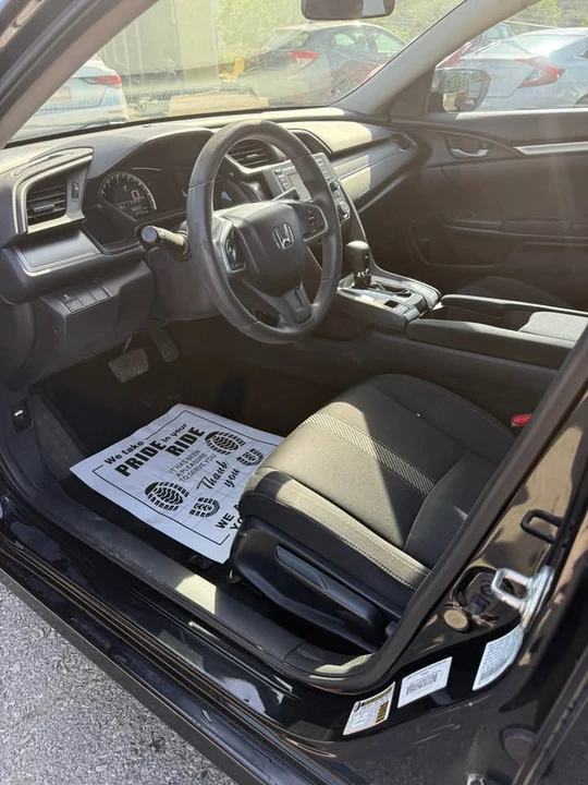 2017 Honda Civic 10th Gen - Image 6 of 11