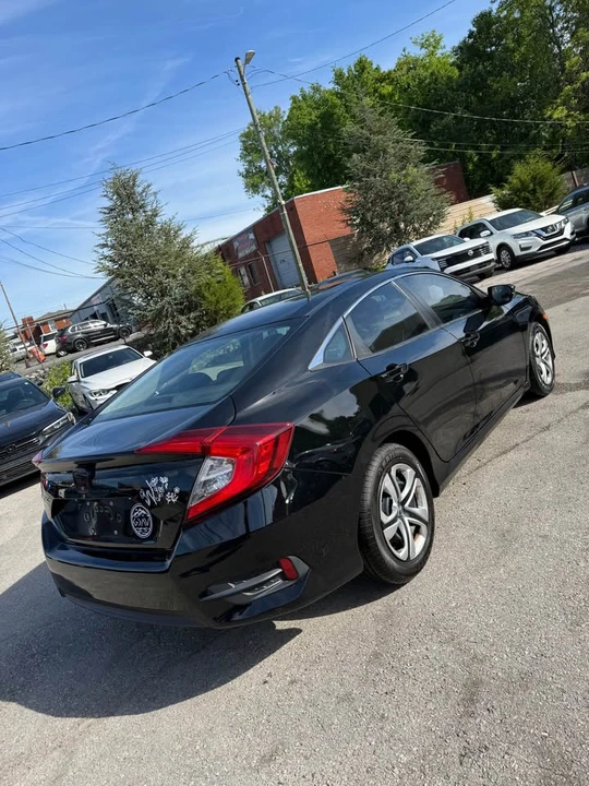 2017 Honda Civic 10th Gen - Image 5 of 11