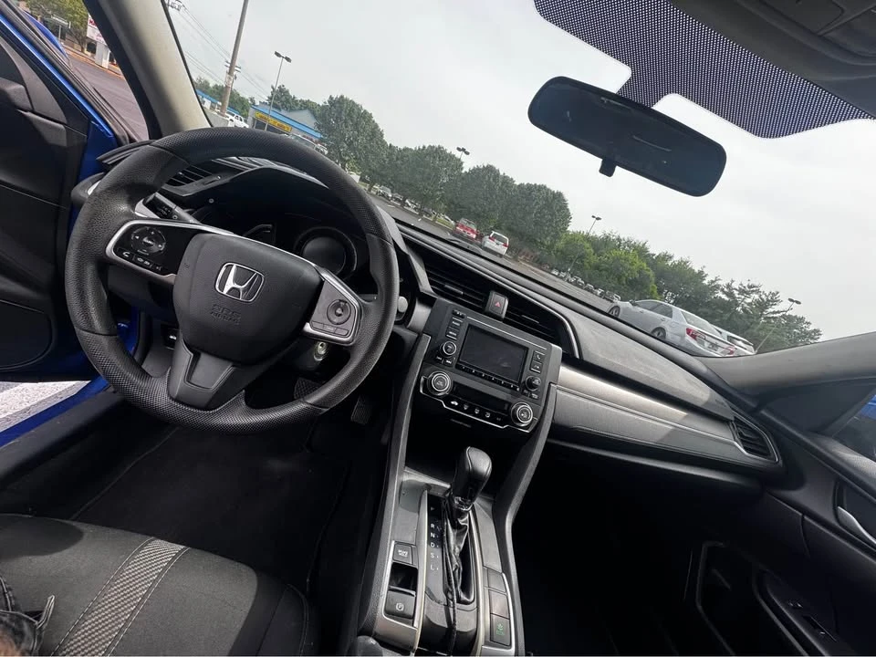 2017 Honda Civic 10th Gen - Image 6 of 9