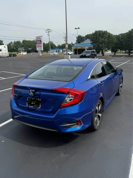2017 Honda Civic 10th Gen - Image 3 of 9