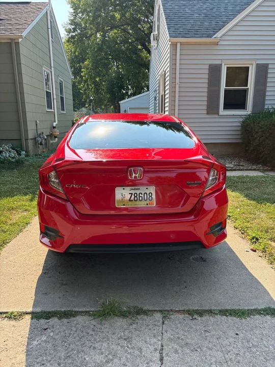 2017 Honda Civic 10th Gen - Image 6 of 9
