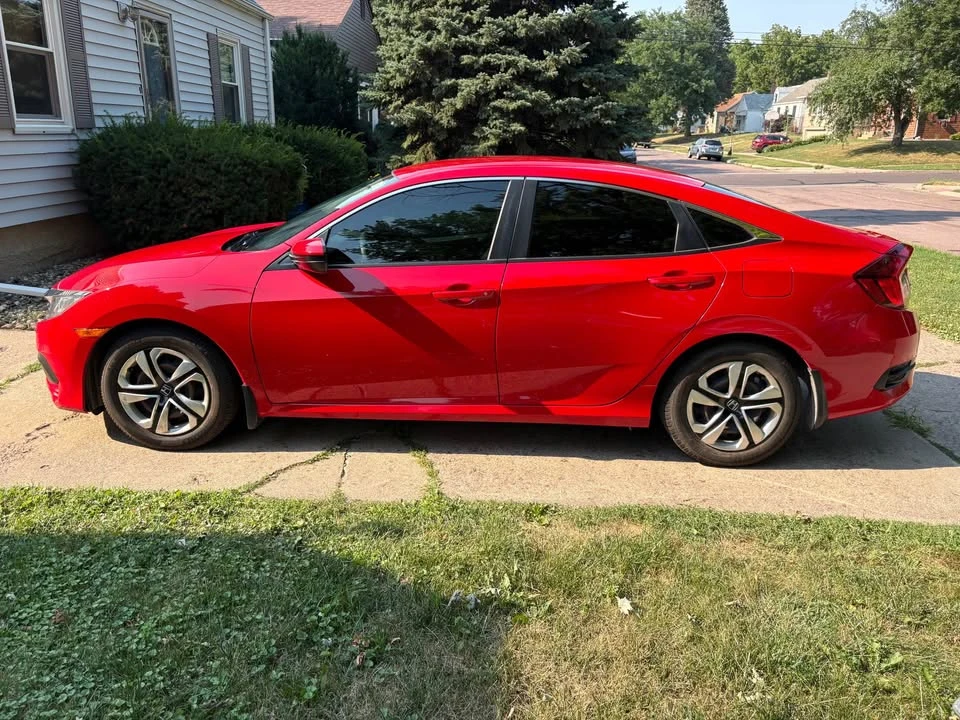 2017 Honda Civic 10th Gen - Image 8 of 9