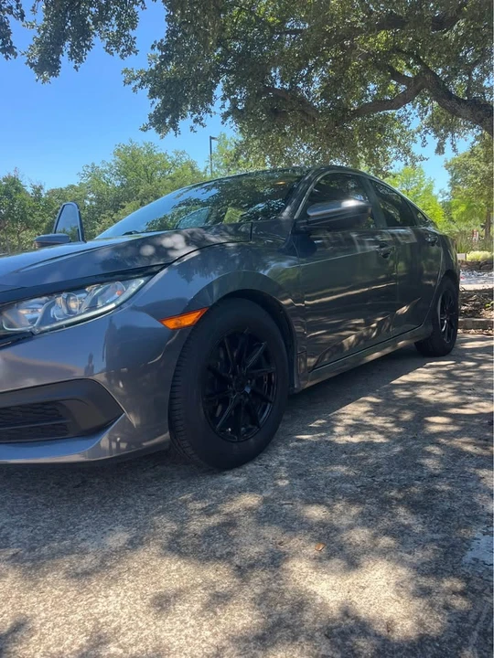 2017 Honda Civic 10th Gen - Image 5 of 11