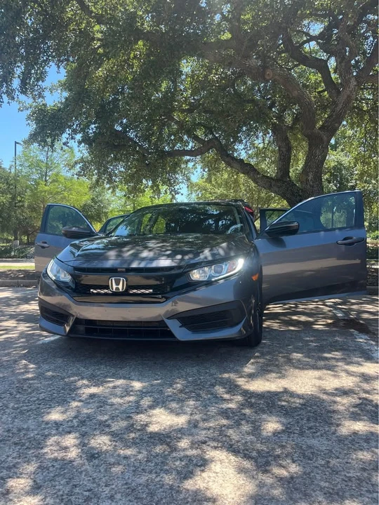 2017 Honda Civic 10th Gen - Image 3 of 11