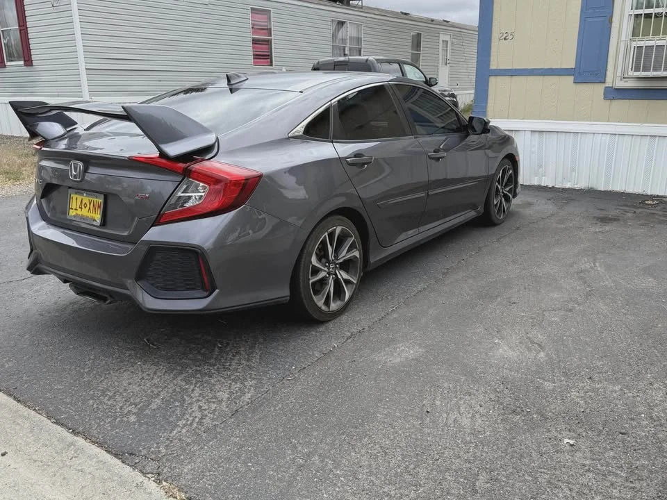 2017 Honda Civic Si 10th Gen - Image 3 of 9