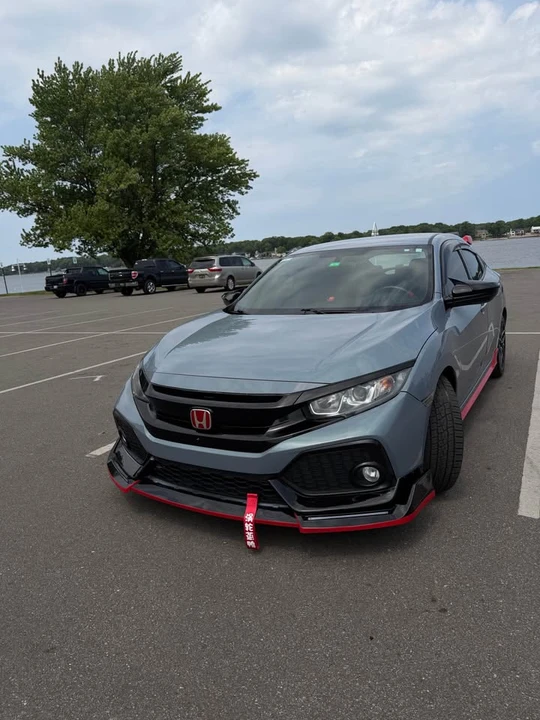 2017 Honda Civic 10th Gen - Image 2 of 4
