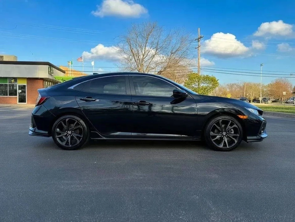 2017 Honda Civic 10th Gen - Image 5 of 11