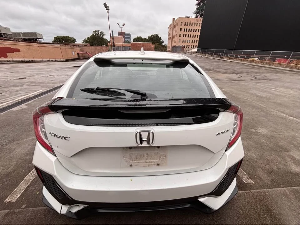 2017 Honda Civic 10th Gen - Image 6 of 10