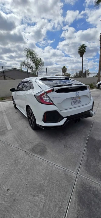 2017 Honda Civic 10th Gen - Image 7 of 16