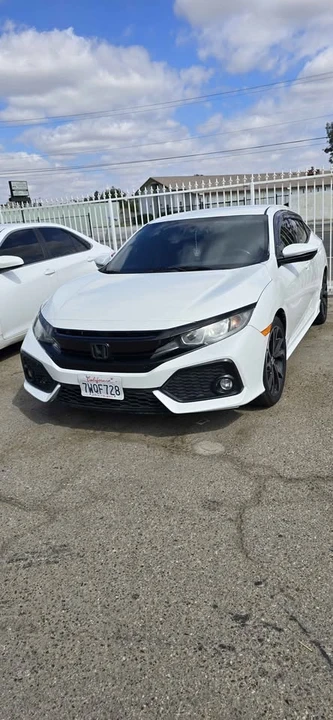 2017 Honda Civic 10th Gen - Image 10 of 16