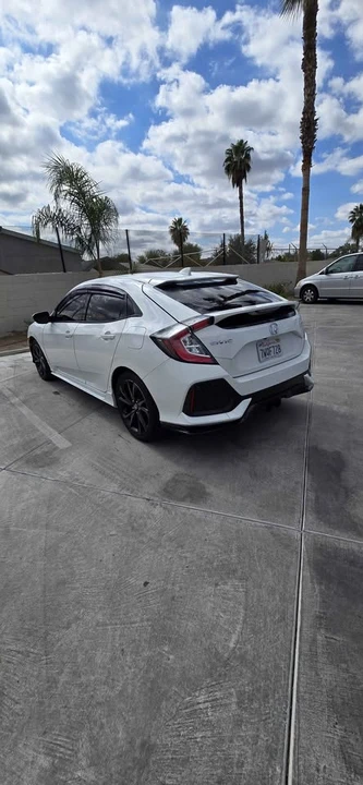 2017 Honda Civic 10th Gen - Image 8 of 16