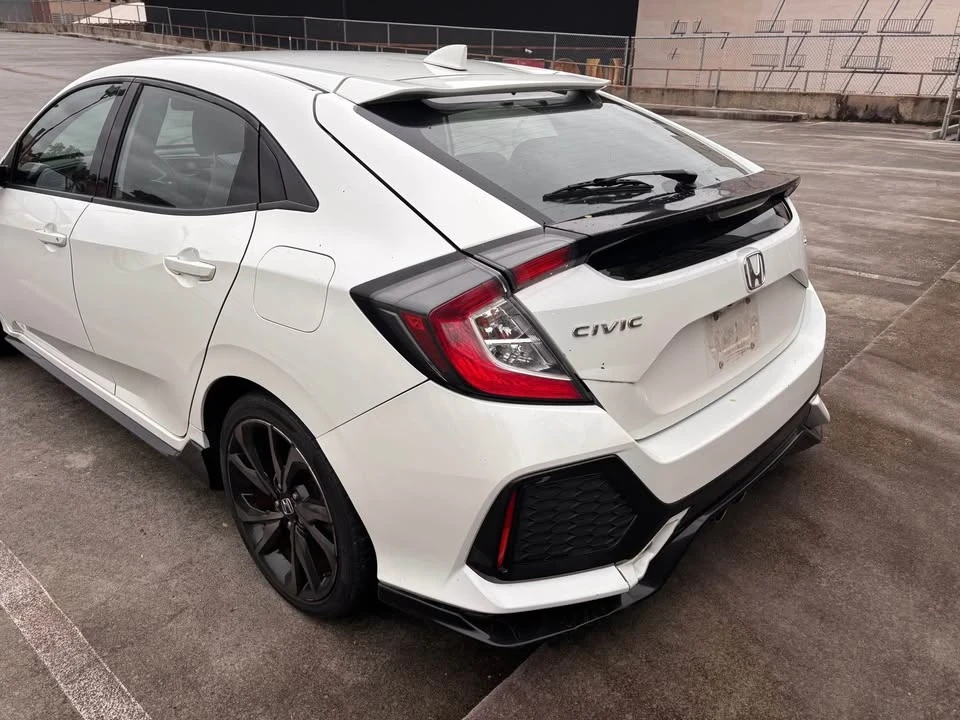 2017 Honda Civic 10th Gen - Image 5 of 10