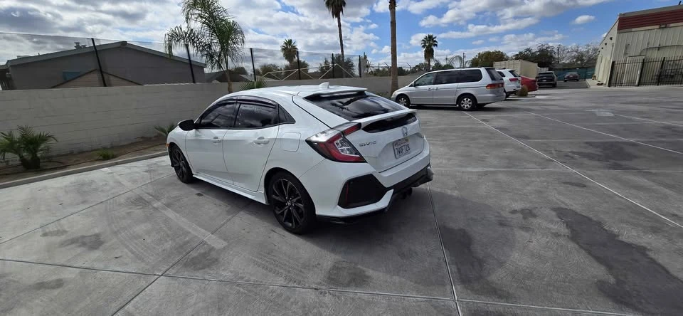 2017 Honda Civic 10th Gen - Image 9 of 16