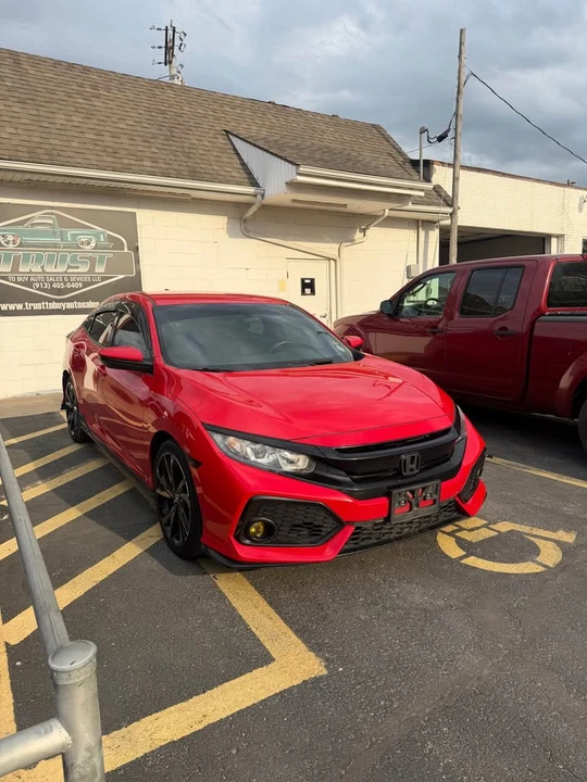 2017 Honda Civic 10th Gen - Image 3 of 15