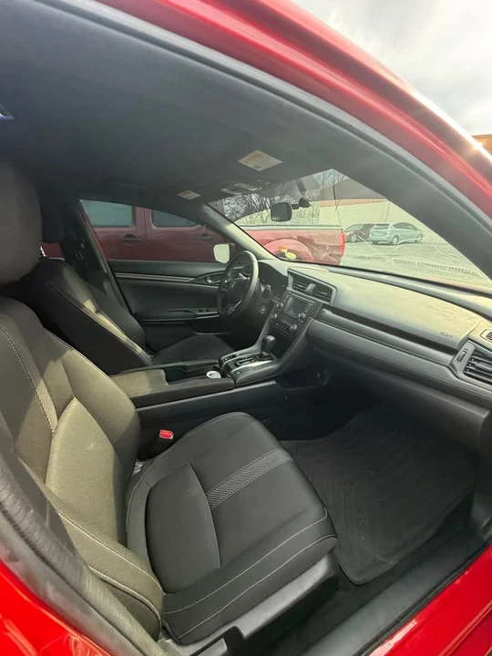 2017 Honda Civic 10th Gen - Image 10 of 15