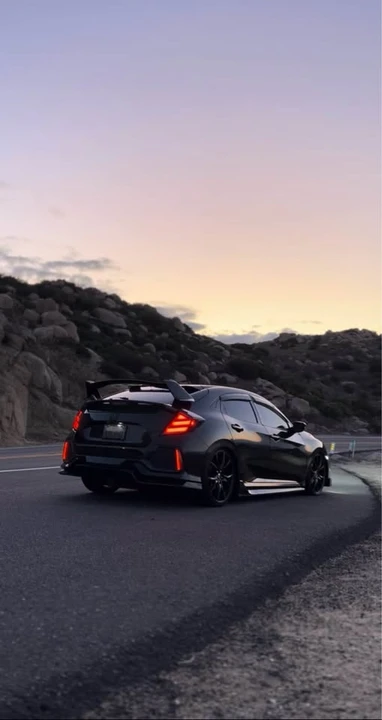 2017 Honda Civic 10th Gen - Image 2 of 8