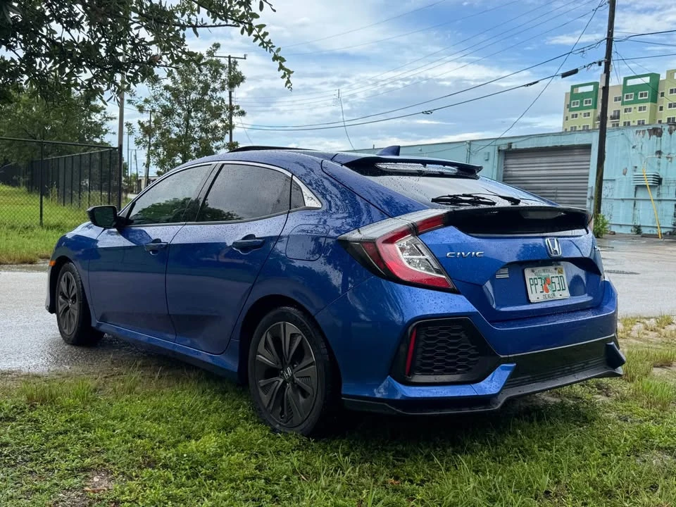 2017 Honda Civic 10th Gen - Image 6 of 11