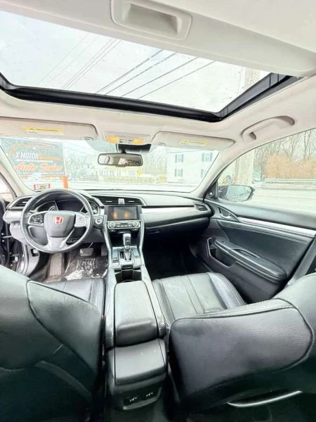 2017 Honda Civic 10th Gen - Image 10 of 12