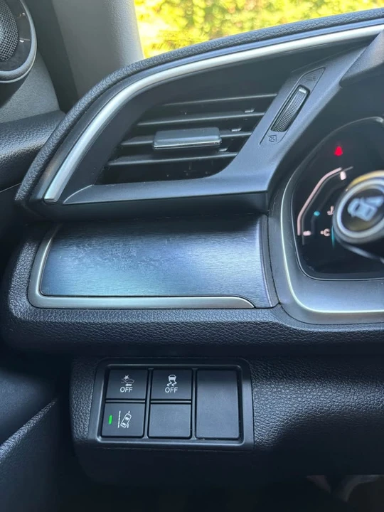 2017 Honda Civic 10th Gen - Image 4 of 10