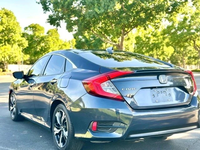 2017 Honda Civic 10th Gen - Image 5 of 18