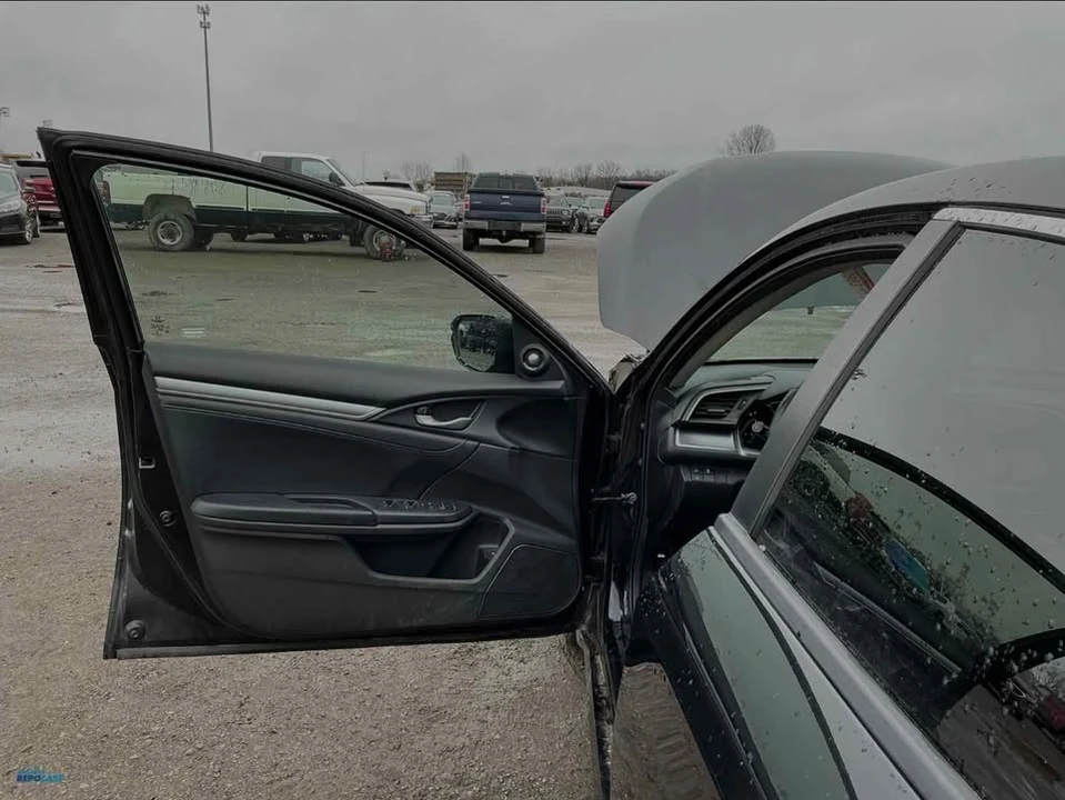 2017 Honda Civic 10th Gen - Image 8 of 10