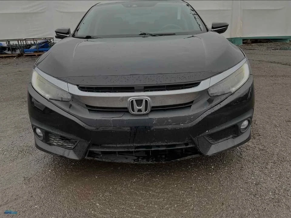 2017 Honda Civic 10th Gen - Image 6 of 10