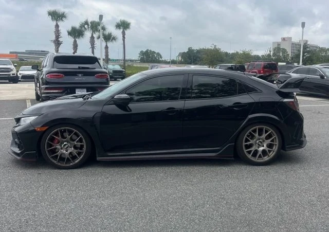 2017 Honda Civic 10th Gen - Image 9 of 10