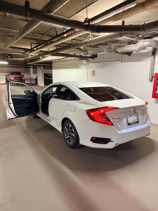 2017 Honda Civic 10th Gen - Image 4 of 8