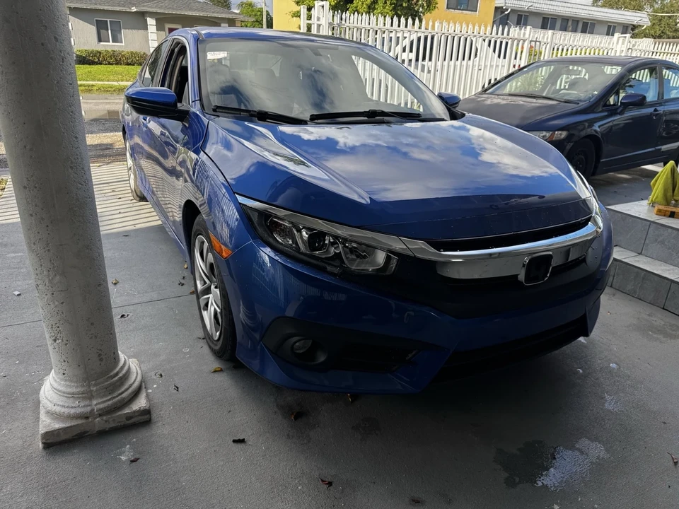2017 Honda Civic 10th Gen - Image 2 of 6