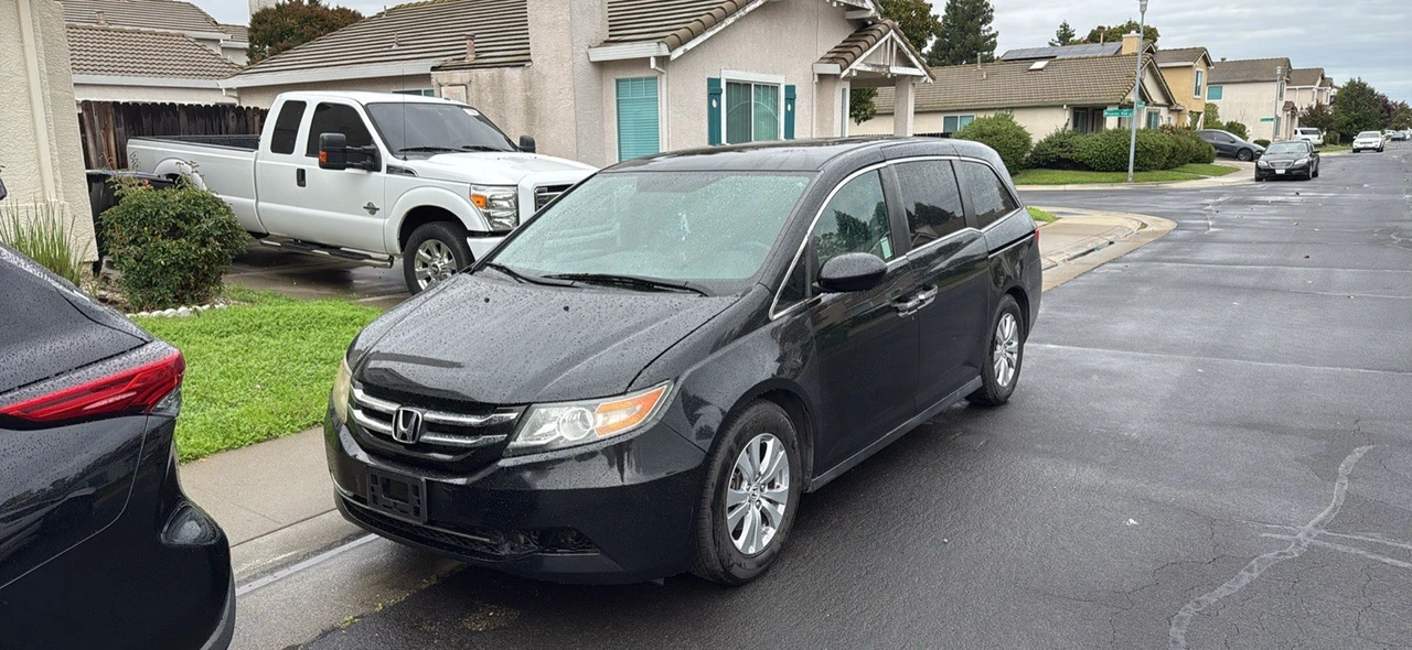 2017 Honda Odyssey - Image 2 of 10