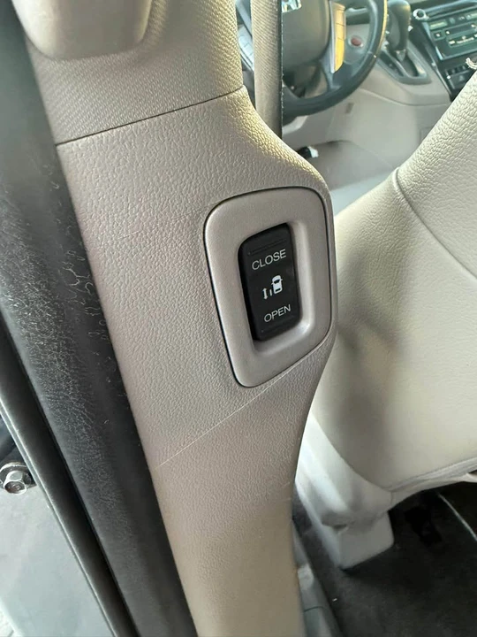 2017 Honda Odyssey - Image 15 of 17