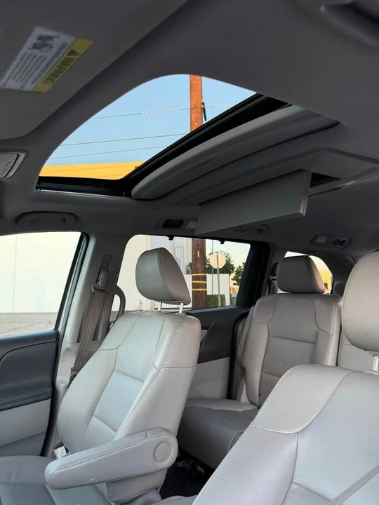 2017 Honda Odyssey - Image 9 of 17