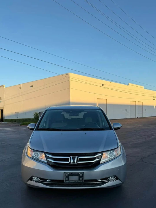 2017 Honda Odyssey - Image 2 of 17