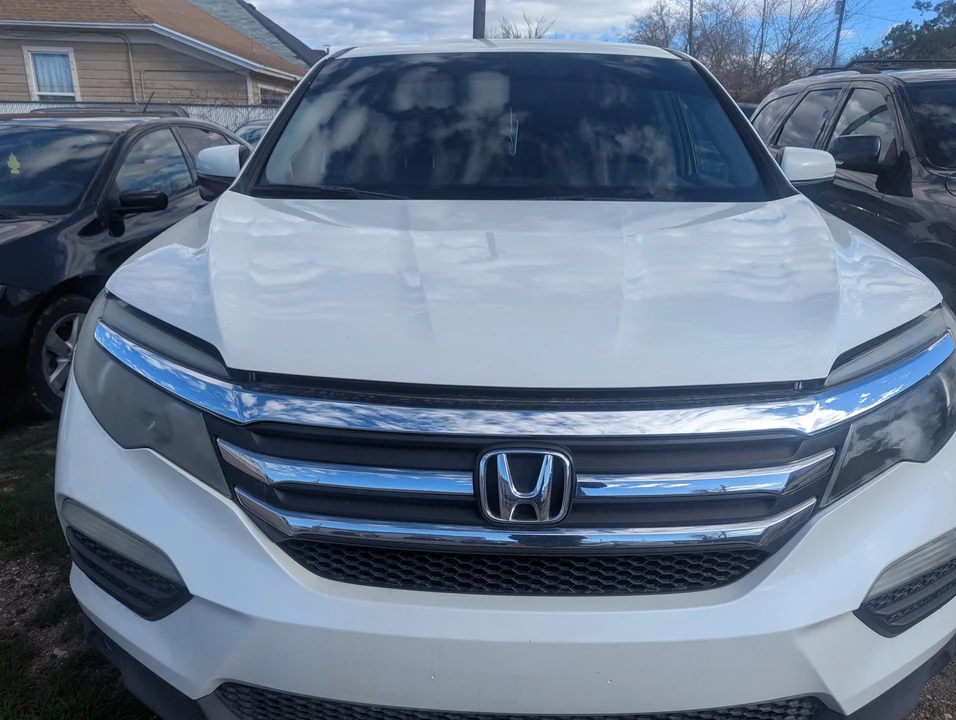 2017 Honda Pilot 3rd Gen - Image 2 of 10