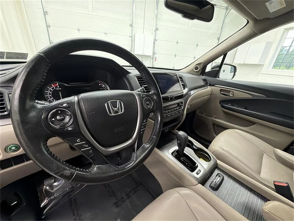2017 Honda Pilot 3rd Gen - Image 10 of 16
