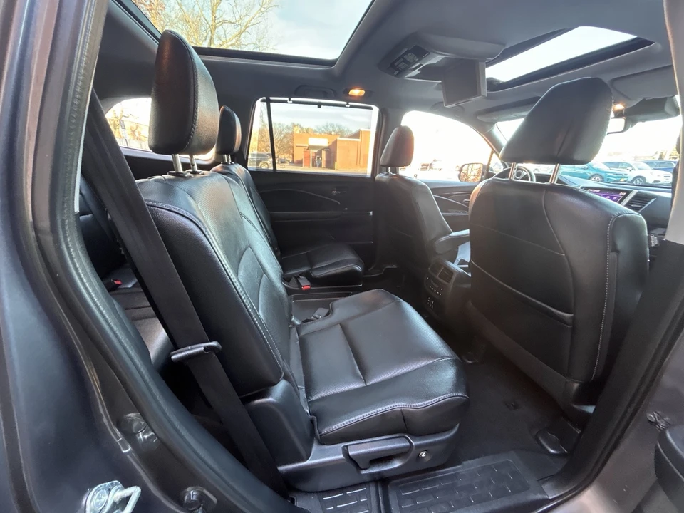 2017 Honda Pilot 3rd Gen - Image 18 of 20