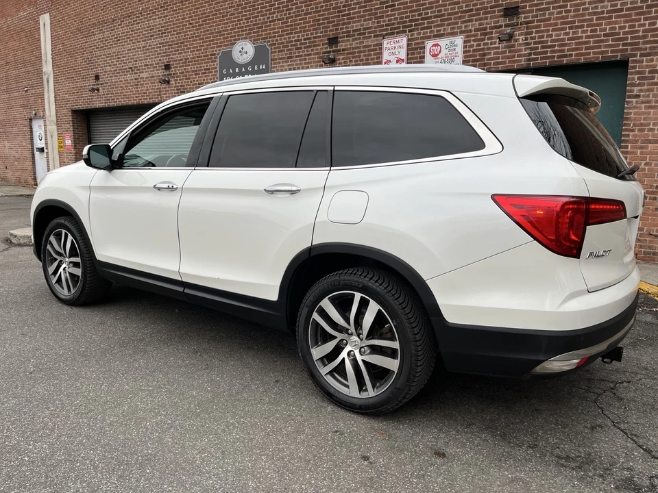2017 Honda Pilot 3rd Gen - Image 2 of 20