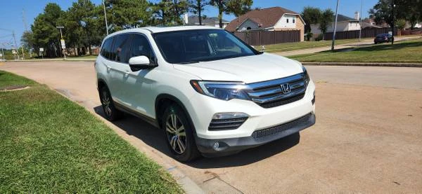 2017 Honda Pilot 3rd Gen - Image 2 of 11