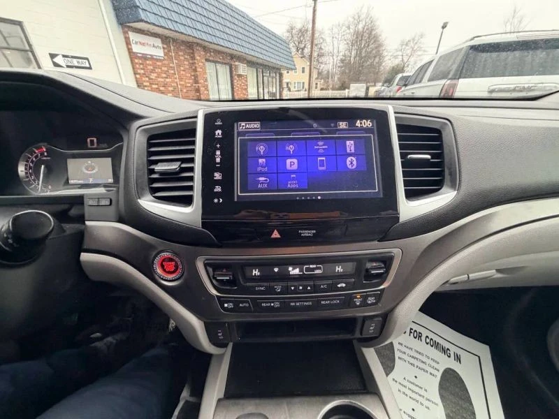2017 Honda Pilot 3rd Gen - Image 9 of 12